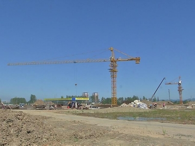 奥体中心加班加点赶工期