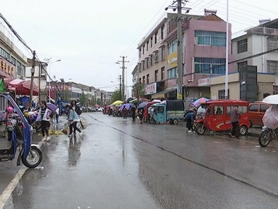 赤东管窑等地整治环境美化家园