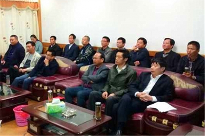 蕲春县林业局认真收看党的十九大开幕会