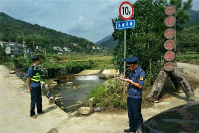 蕲春县农村公路局“双节”坚守不放松