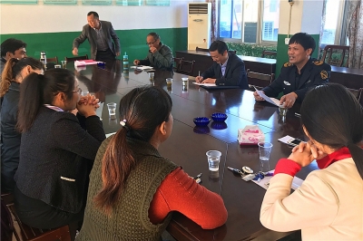 蕲春县食药监局深入基层开门纳谏迎评议