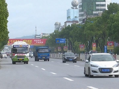 客运公交车城区随意停靠现象突出