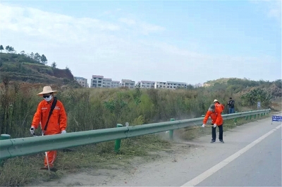 蕲春县农村公路局掀起秋季公路养护活动高潮