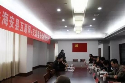 【领航新征程】“线上搭配线下”、“规定搭配自选”、“领导搭配草根”：“三搭配”把十九大精神讲透讲深