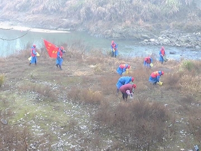 刘河镇开展碧水保卫战迎春行动