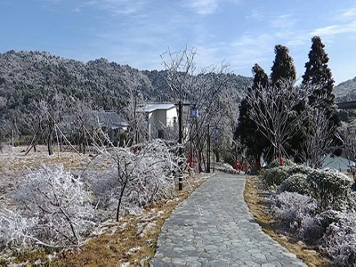 云丹山上雪景怡人似仙境