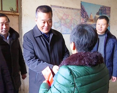 詹才红到蕲州 经济开发区慰问困难群众