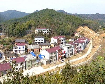 漕河镇槐树山村建基地强产业引领群众奔小康