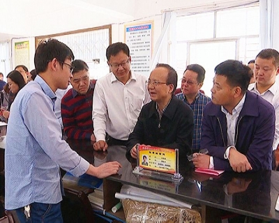 省编办主任饶志国率队来蕲调研“互联网+放管服”改革工作