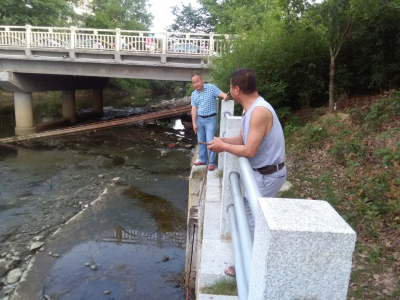 污水管网巡查工作紧张进行中