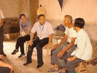 刘雪荣：扎实开展“代表行动” 着力解决精准脱贫突出问题 