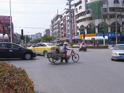 行人闯红灯现象屡禁不止