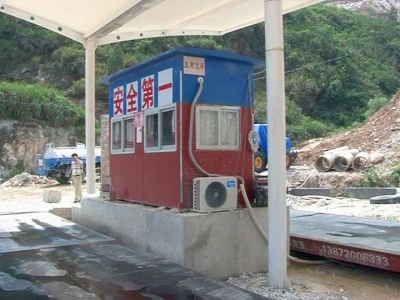 县道路运输管理局源头整治超限超载行为 