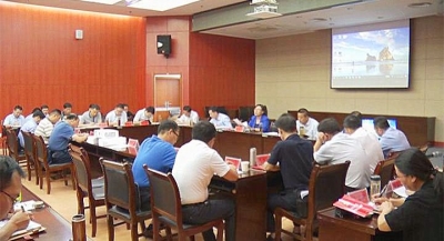 县委理论学习中心组学习新修订的《中国共产党纪律处分条例》