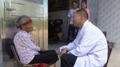 胡小兵：子承父业 守护一方百姓健康