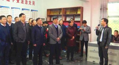 县委政法委召开全县平安法治创建工作现场推进会