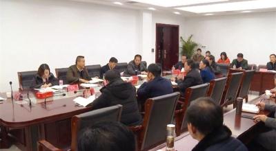 詹才红主持召开第十七届县政府常务会第37次会议