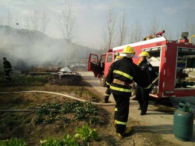 大同镇一村民住房着火 所幸无人伤亡 