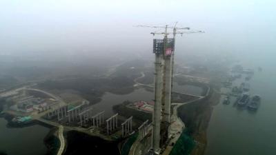 棋盘洲长江公路大桥项目一线的坚守