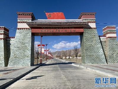 西藏民主改革第一村唱响《我和我的祖国》