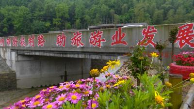 我县“四好农村路”示范县创建接受省考核组验收