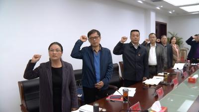 詹才红参加县政府办“支部主题党日”活动