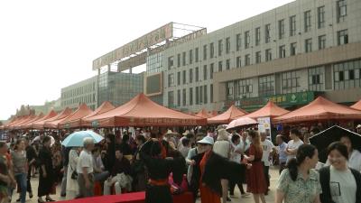 “艾都赶集节”暨山货街·美食汇在鄂东农副产品大市场开街