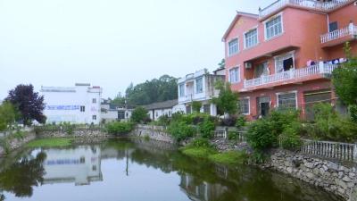 青石镇青石岭村：“三化”同步建设 乡村美景入画来
