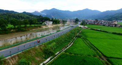 “四好农村路”为乡村振兴添翼