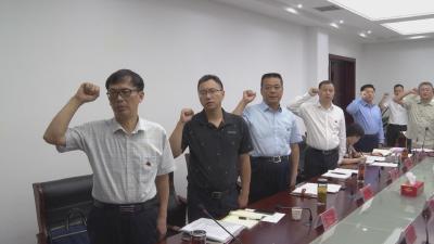 县政府召开政府党组扩大会 开展主题党日活动