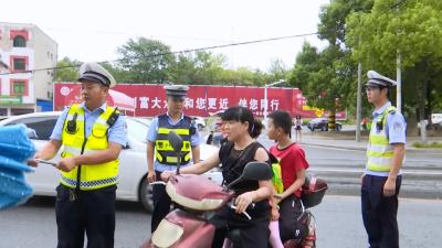 护航五运会 交警在行动