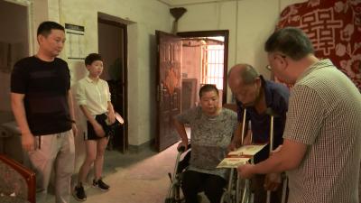 县残联援助贫困大学生