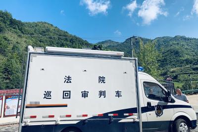 蕲春法院：巡回审判车开进村委会