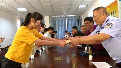 北京蕲春商会企业家情系贫困学子