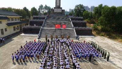 县“四大家”领导接受革命传统教育 向烈士纪念碑敬献花篮
