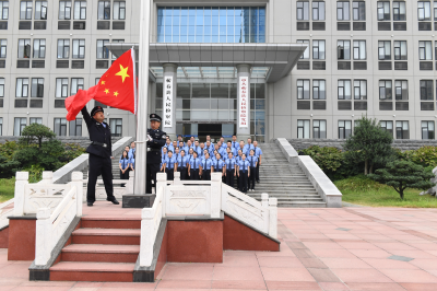 以英烈精神激励前行！