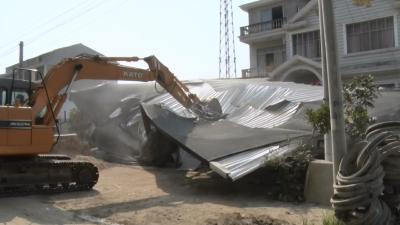 三处违法抢建建筑被依法拆除