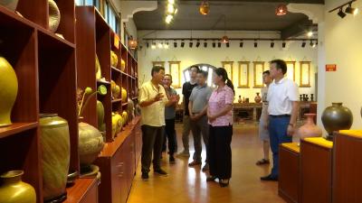 县人社局：发挥职能作用 促进企业健康发展 
