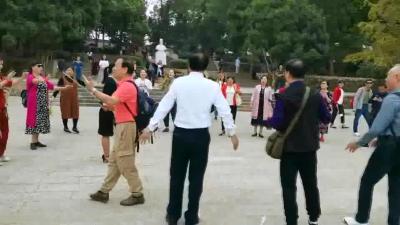 外地游客畅游蕲春美景 礼赞新中国