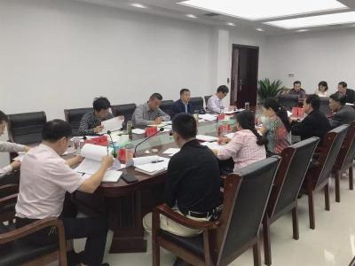 詹才红主持召开十七届县政府常务会议第50次会议