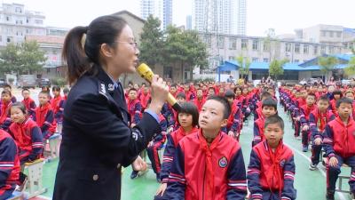 “大手牵小手”活动走进蕲阳双语学校