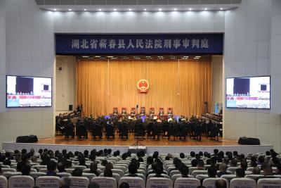 蕲春法院公审黄冈市“6·26” 被告人杨亮、周友等41人涉黑案 