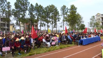 赤东镇党委主题教育进村入户