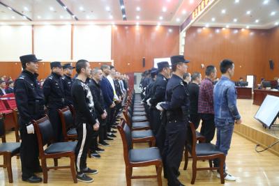 蕲春法院公开宣判管美华等30人涉黑案