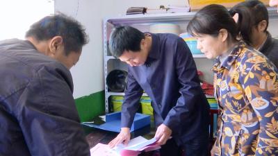 县脱贫攻坚驻村帮扶督查组暗访张榜镇 赤东镇