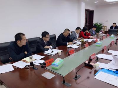 詹才红主持召开县政府党组主题教育调研成果交流暨找差距专题会