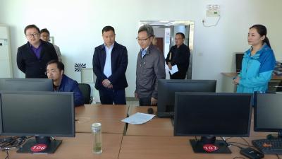 县领导看望慰问新闻工作者