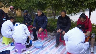 县残联免费为困难残疾人更换假肢