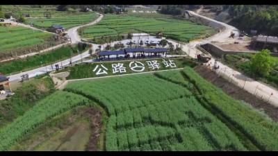 扶贫路上倾真情 勇当脱贫筑路人