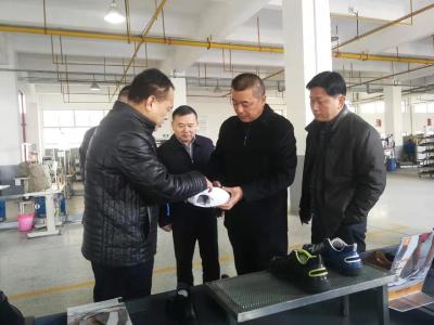 詹才红调研工业企业生产和重点项目建设